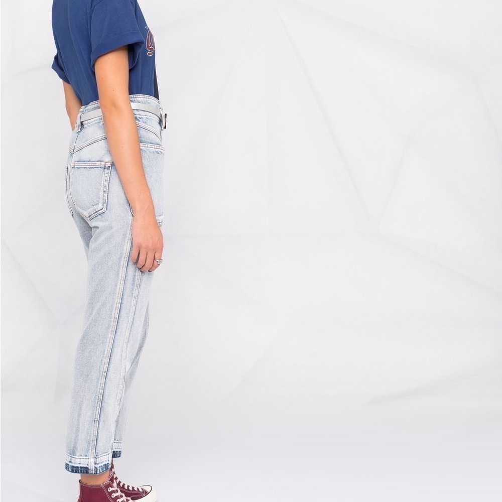 High-Rise Light Wash Women’s Jeans - Picture 15 of 16